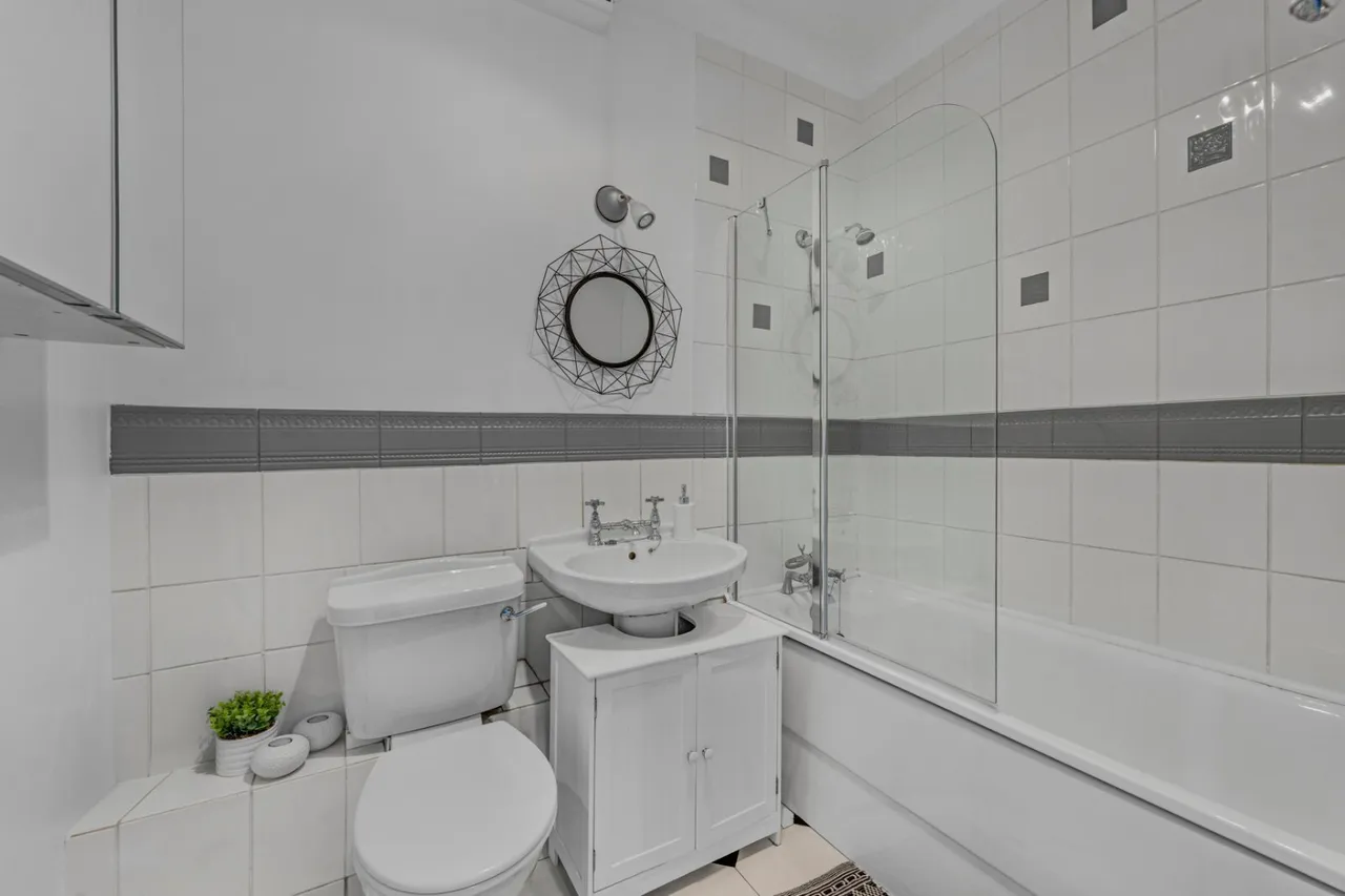 Saunders Ness Road, London, E14, photo 14