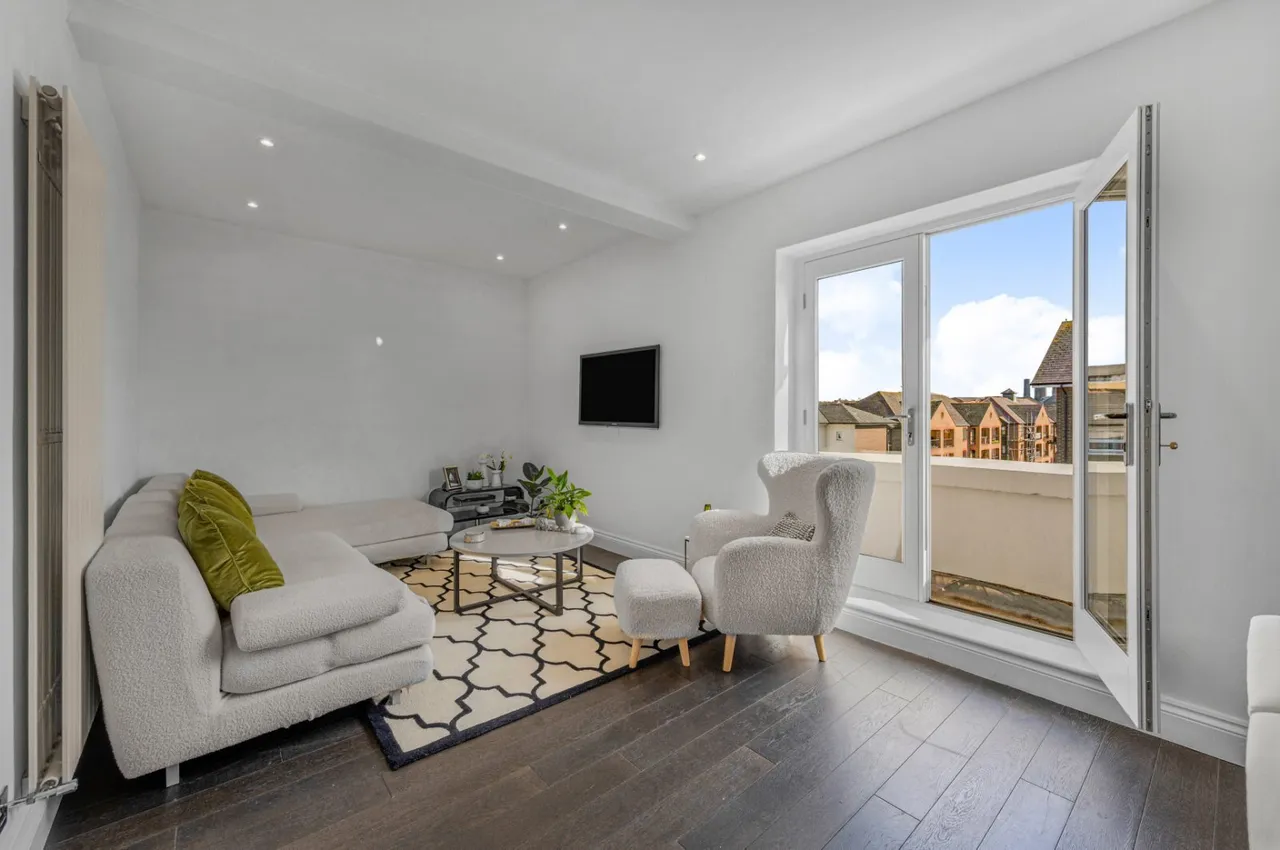 3 bed house to rent, Saunders Ness Road, London, E14