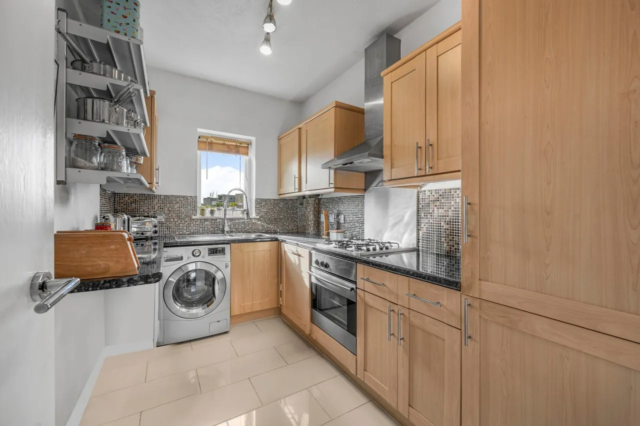 Saunders Ness Road, London, E14, photo 10