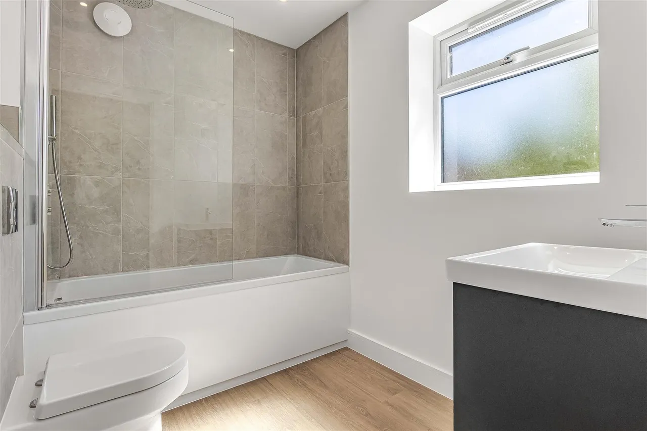 Kingsbridge Way, Kentford, CB8, photo 16