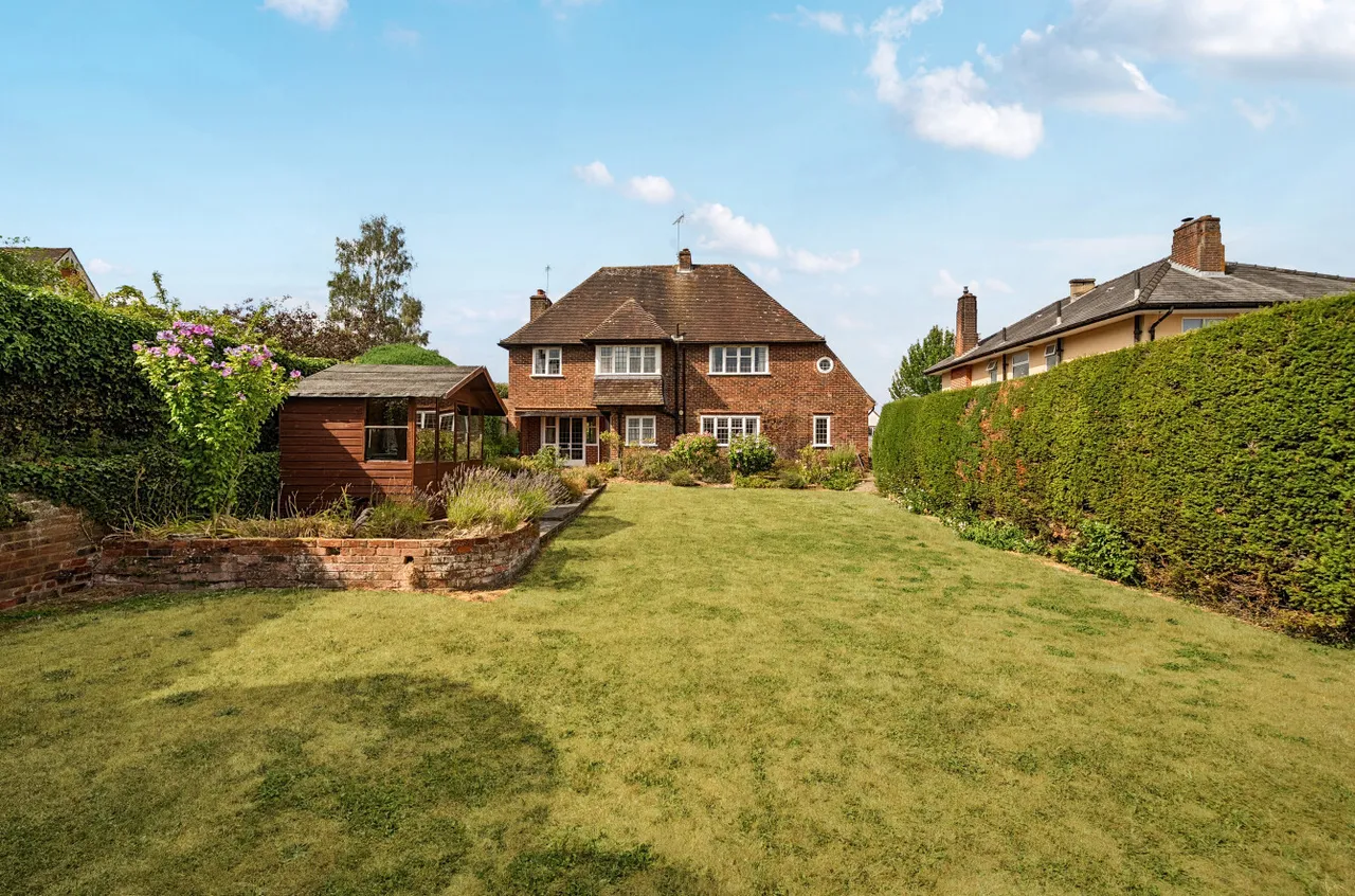 Cranmore Lane, Aldershot, Hampshire, GU11 3AP, photo 2