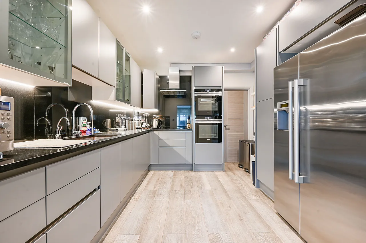 80 First Avenue, London, photo 2