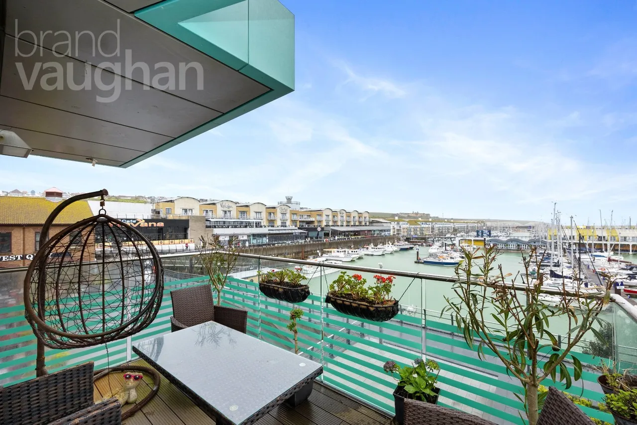 3 bed flat to rent, The Boardwalk, Brighton Marina Village, BN2