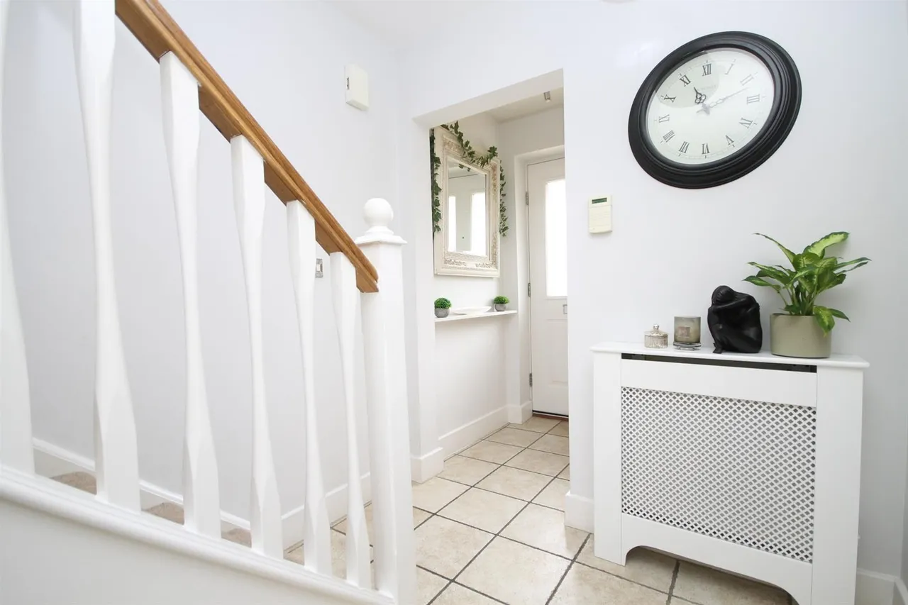 Lyngarth Close, Great Bookham, KT23, photo 9