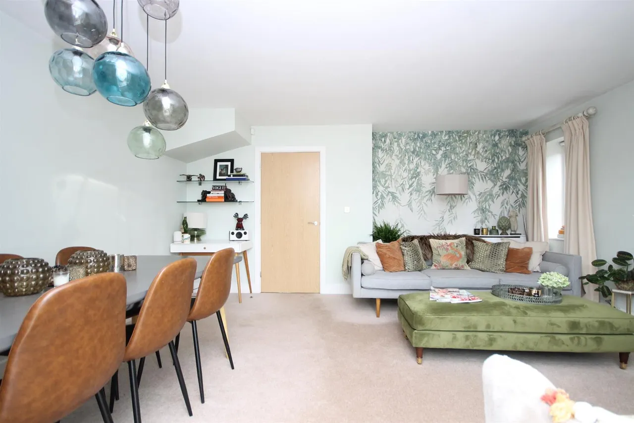 Lyngarth Close, Great Bookham, KT23, photo 3