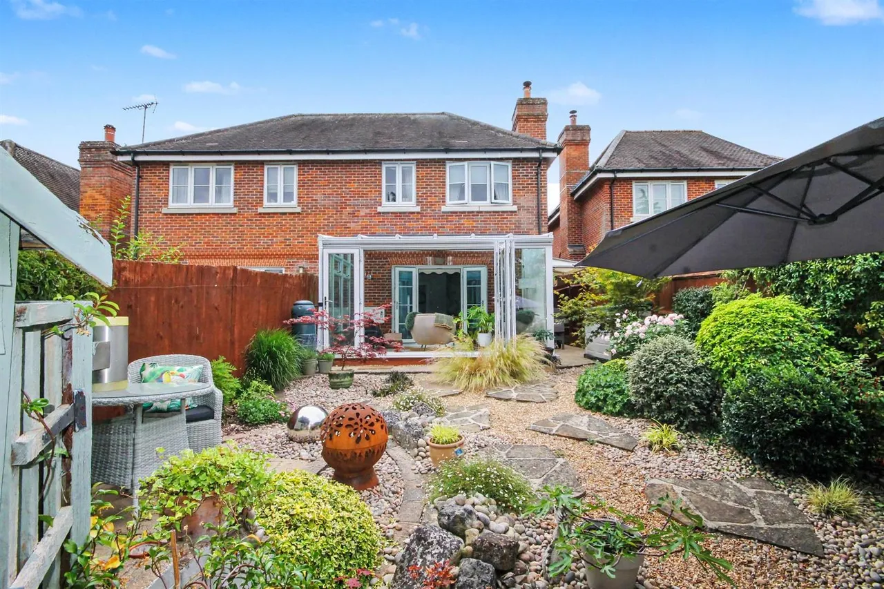 Lyngarth Close, Great Bookham, KT23, photo 16