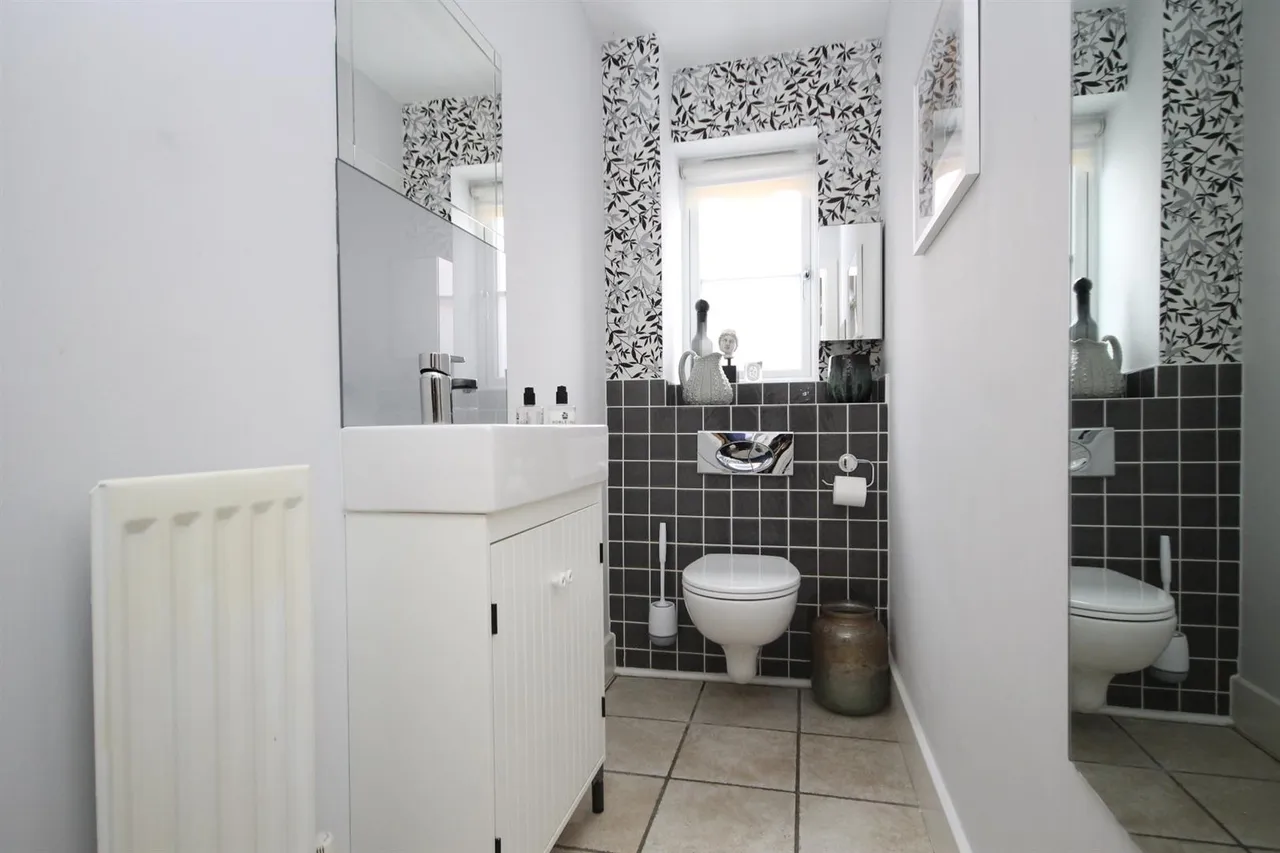 Lyngarth Close, Great Bookham, KT23, photo 13
