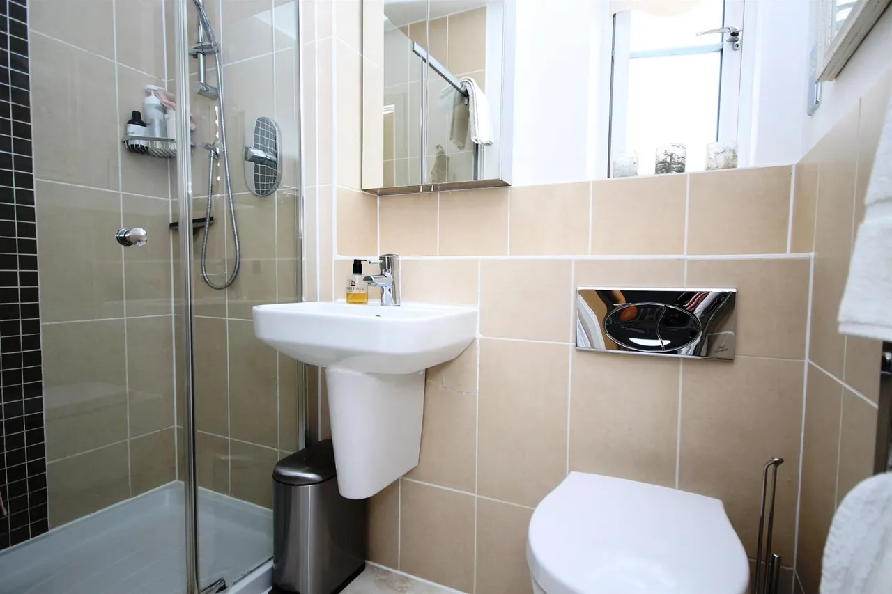 Lyngarth Close, Great Bookham, KT23, photo 14