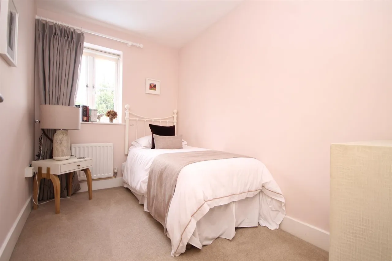 Lyngarth Close, Great Bookham, KT23, photo 12
