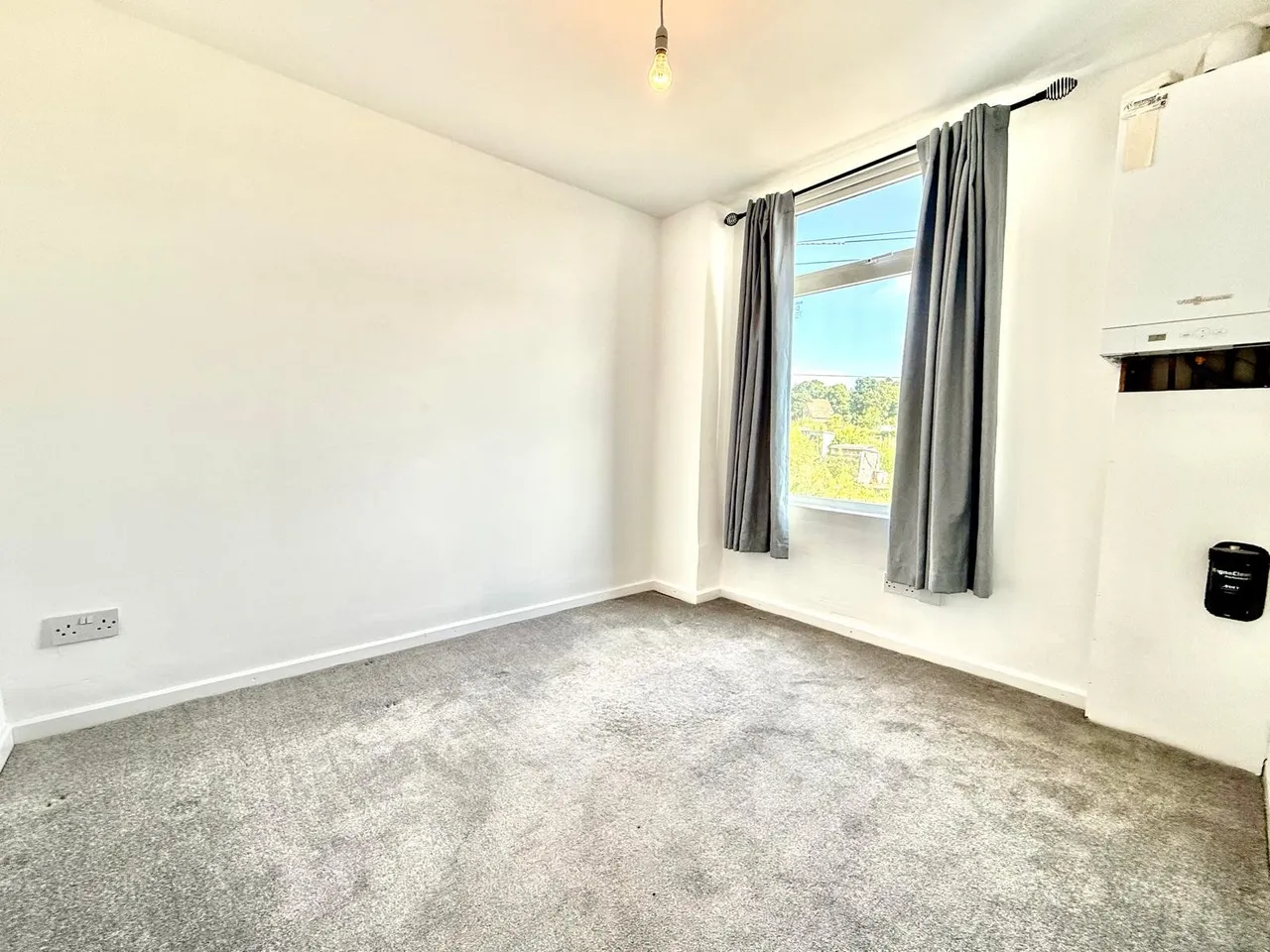 New Road, Side, LS18, photo 12