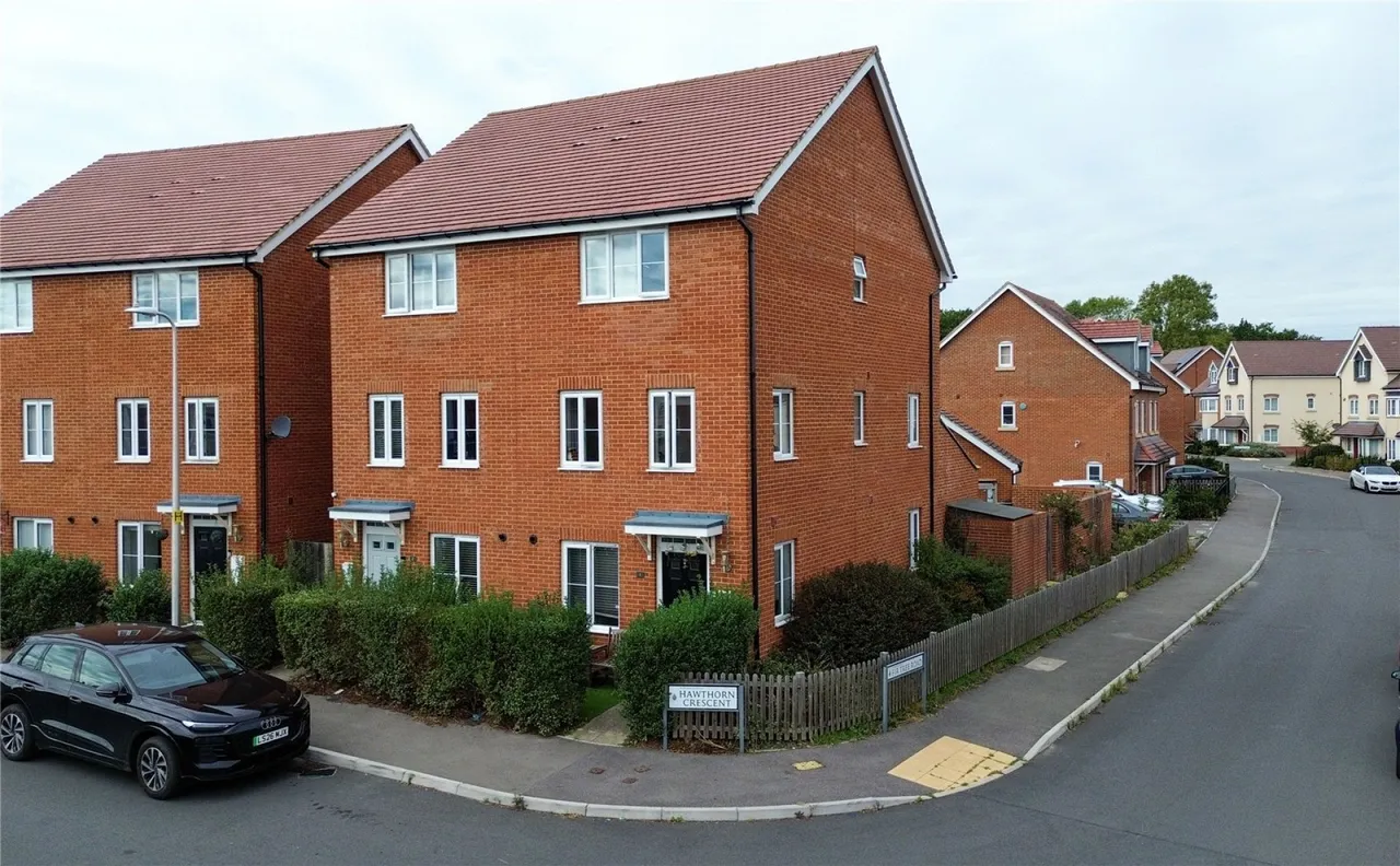 4 bed house for sale, Hawthorn Crescent, Woodley, RG5