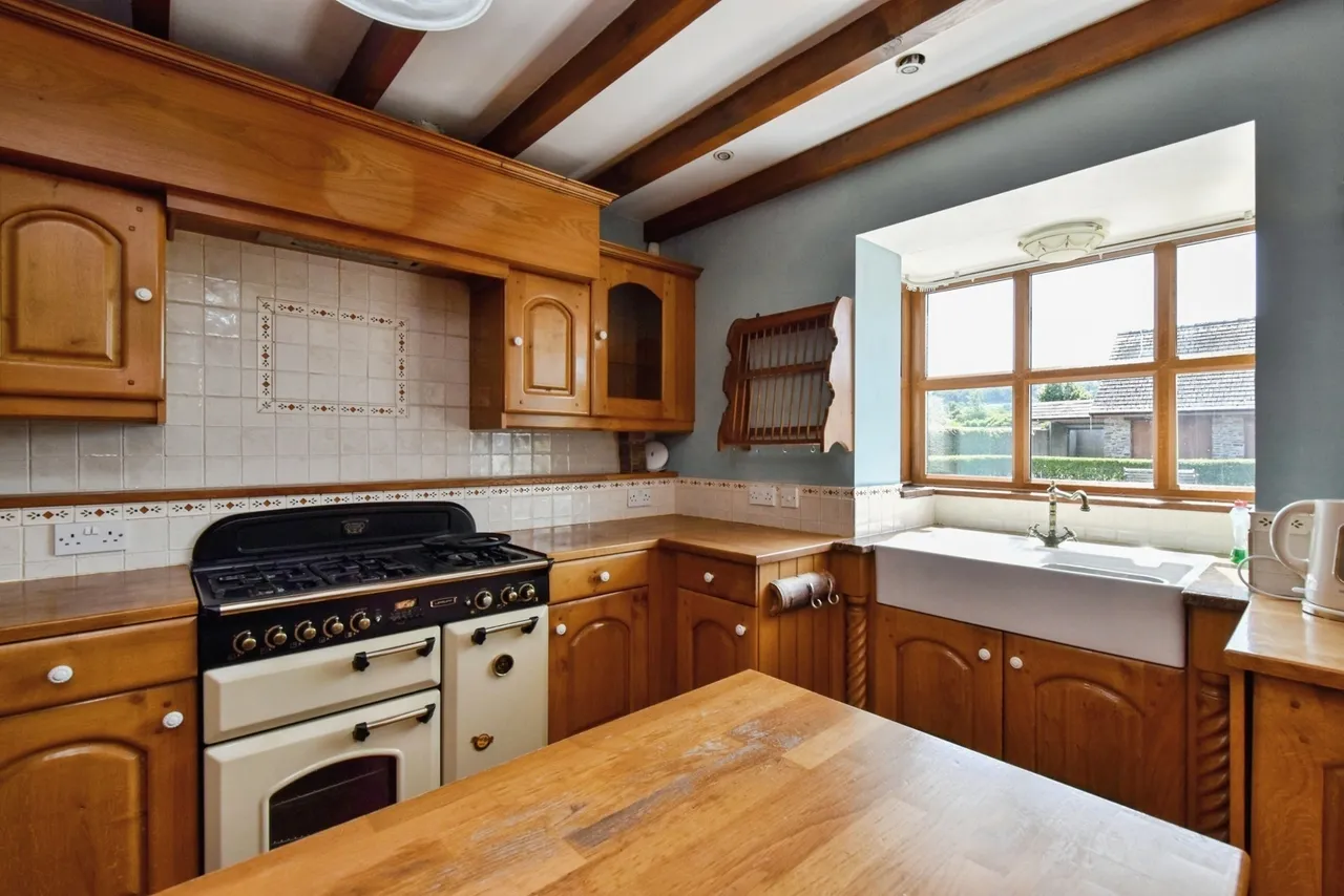Pentwyn Road, Betws, SA18, photo 11