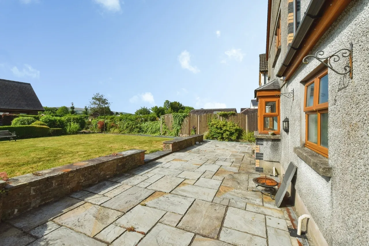 Pentwyn Road, Betws, SA18, photo 21