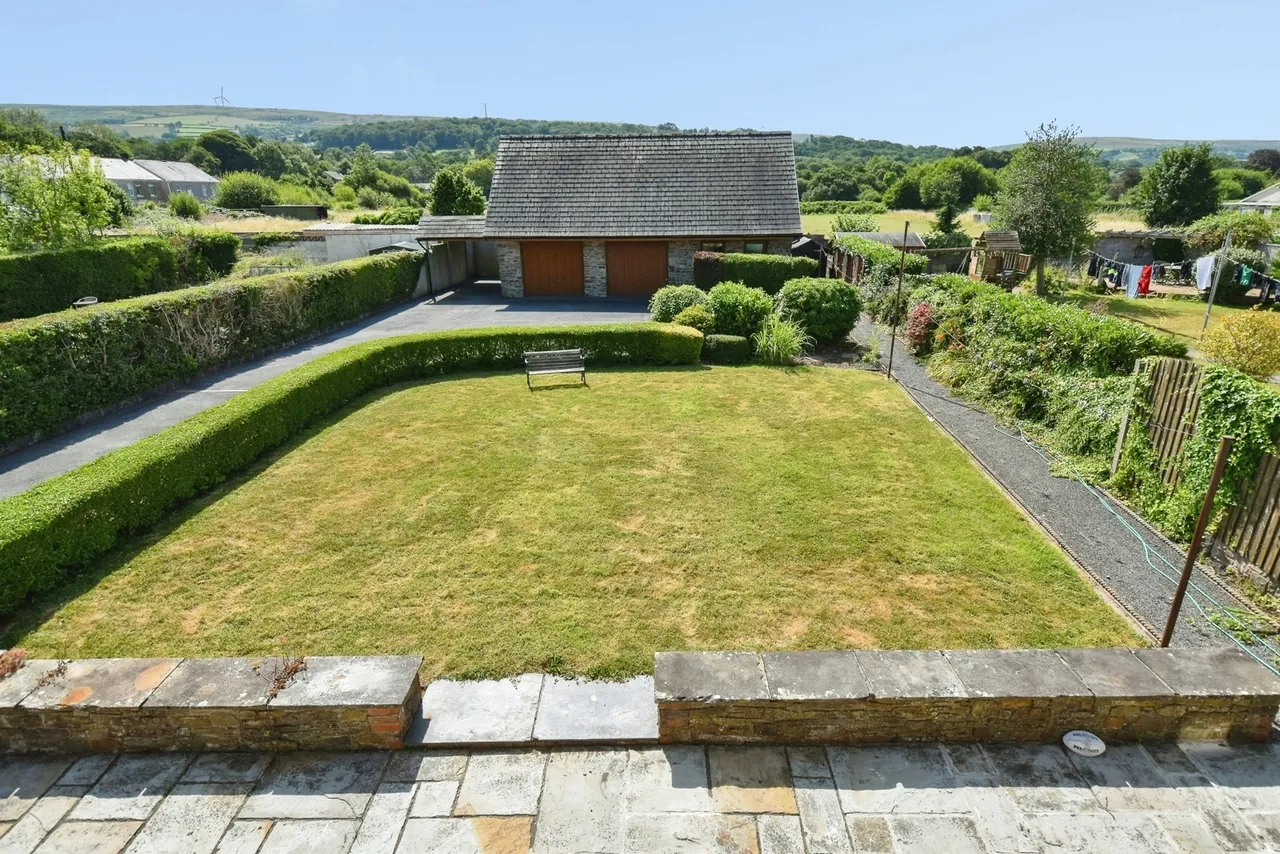 Pentwyn Road, Betws, SA18, photo 9