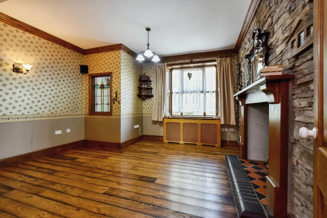 Pentwyn Road, Betws, SA18, photo 6