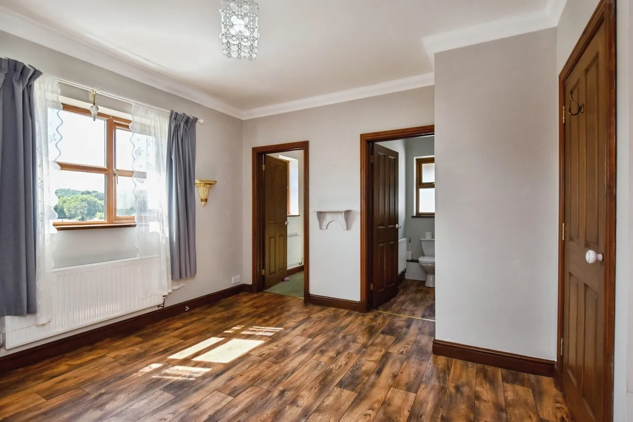 Pentwyn Road, Betws, SA18, photo 14