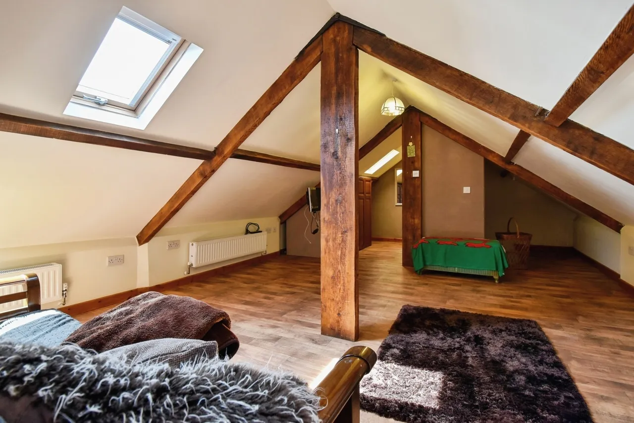 Pentwyn Road, Betws, SA18, photo 33