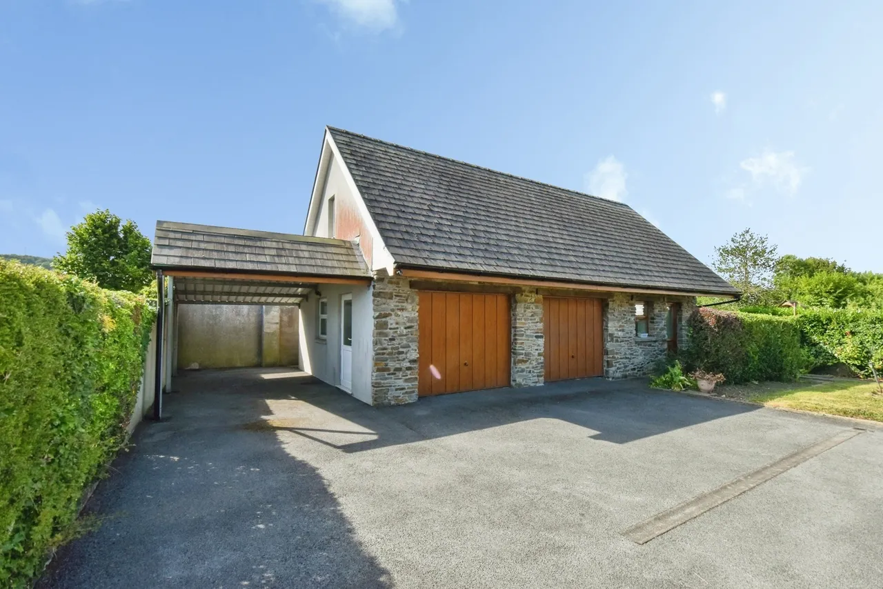 Pentwyn Road, Betws, SA18, photo 3