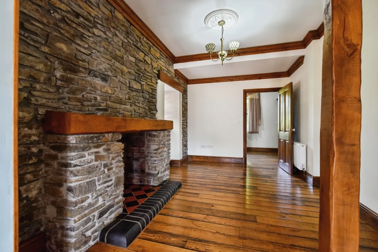 Pentwyn Road, Betws, SA18, photo 8