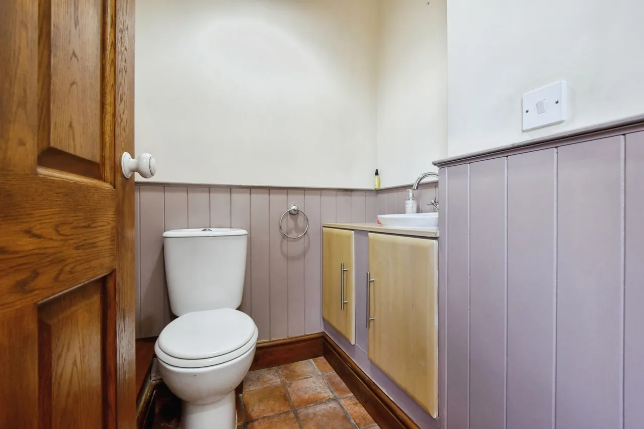 Pentwyn Road, Betws, SA18, photo 25