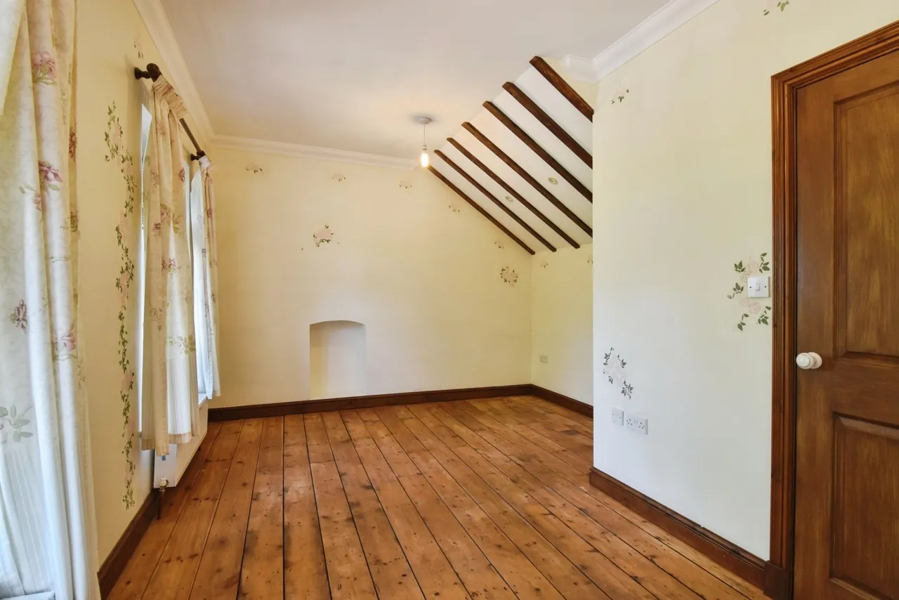 Pentwyn Road, Betws, SA18, photo 29
