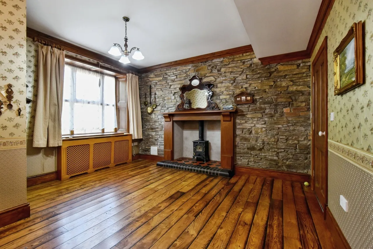 Pentwyn Road, Betws, SA18, photo 7