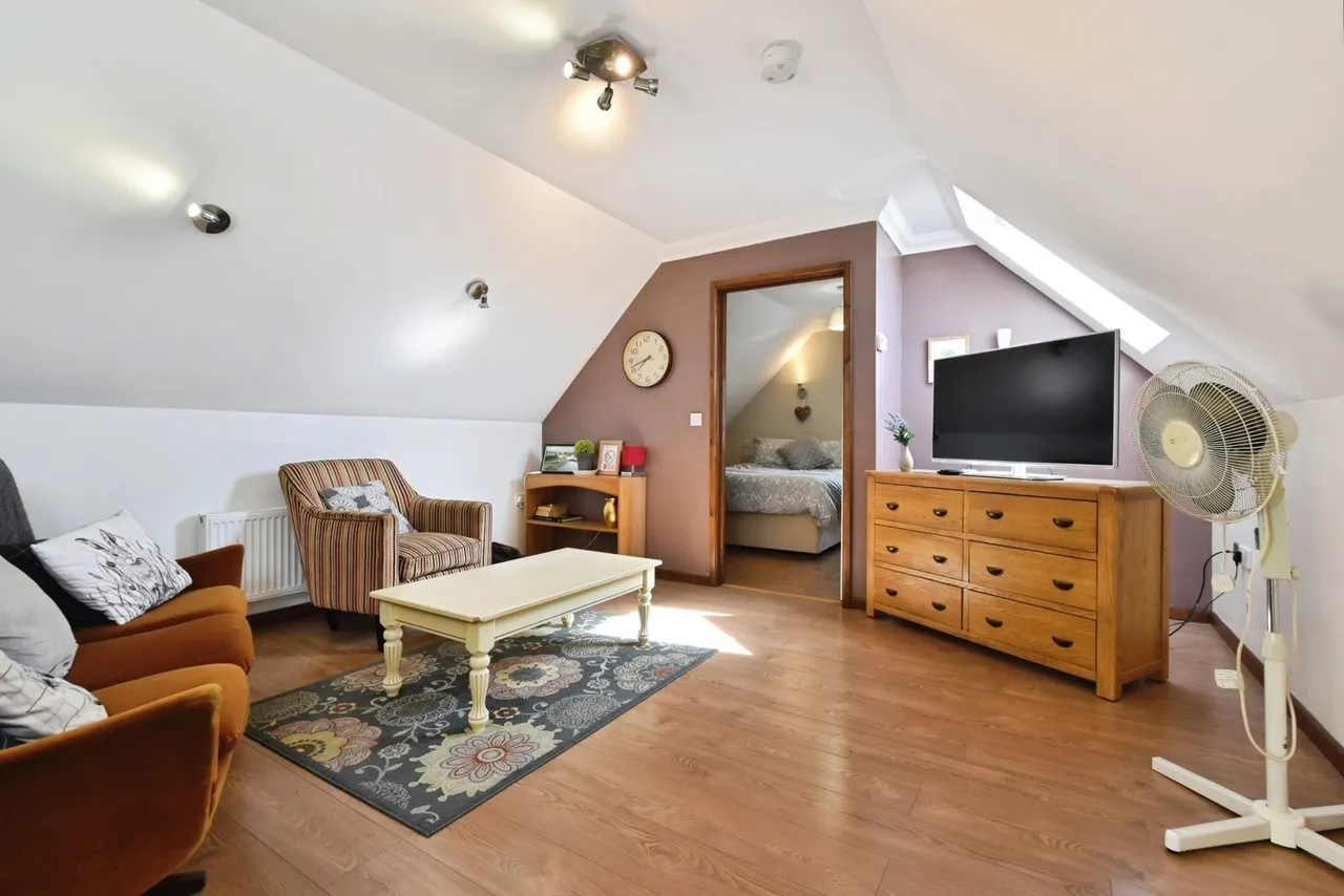Pentwyn Road, Betws, SA18, photo 34