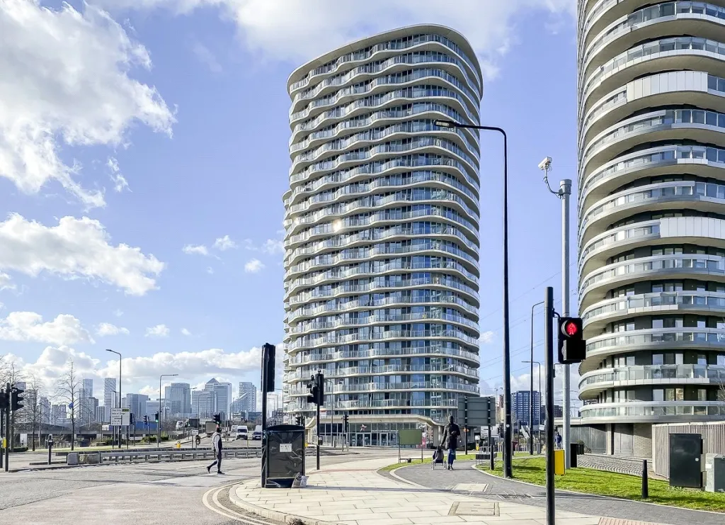 3 bed flat for sale, Tidal Basin Road, Royal Victoria, E16