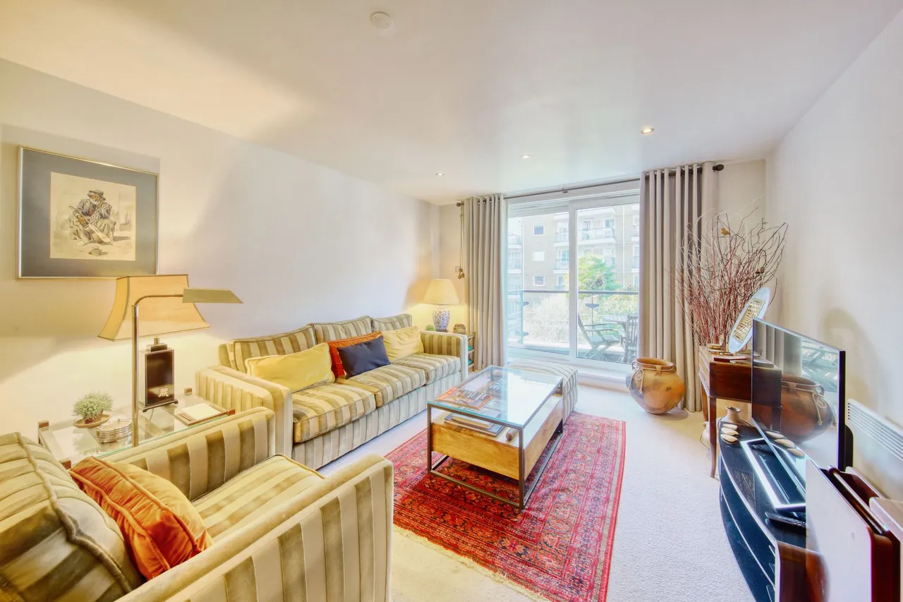 2 bed flat to rent, Smugglers Way, Wandsworth, SW18