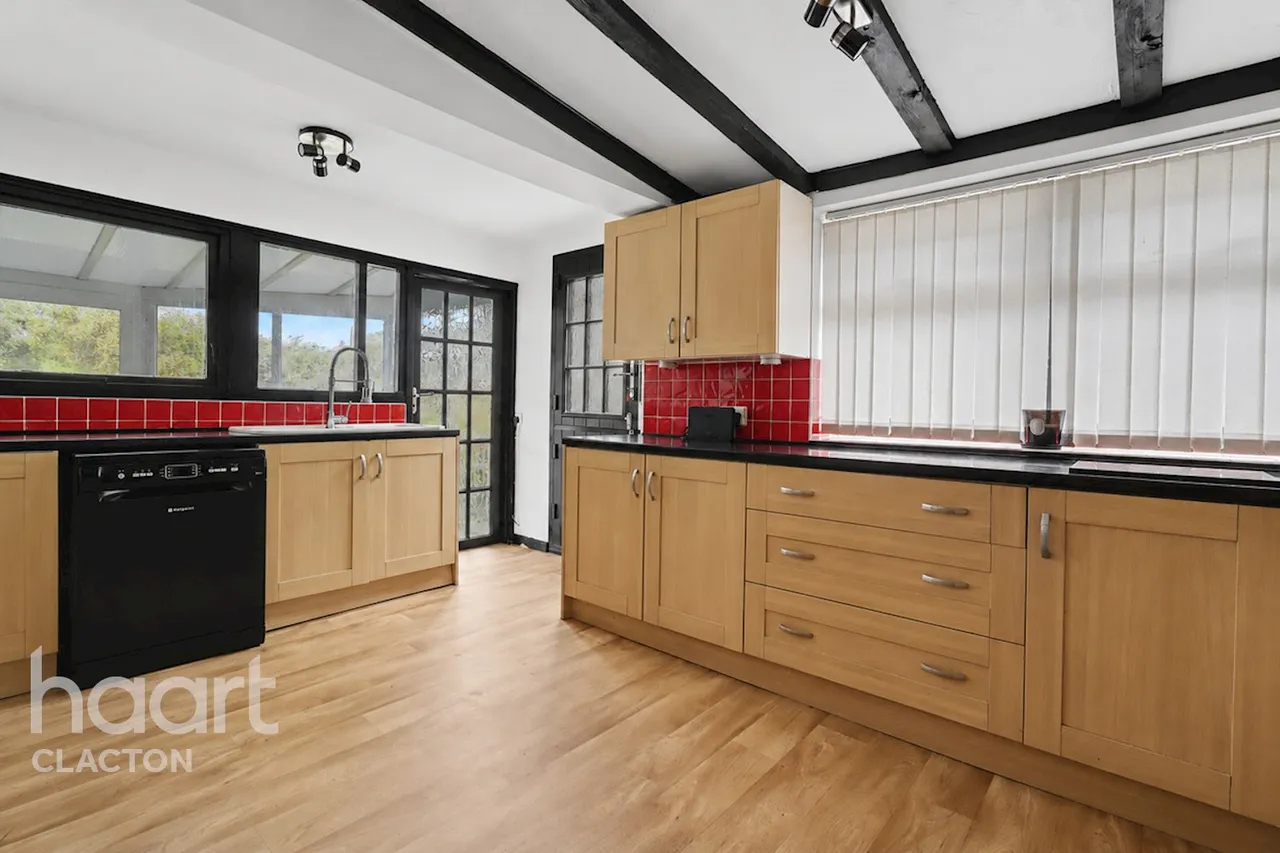 Oakmead Road, Clacton-On-Sea, CO16, photo 2