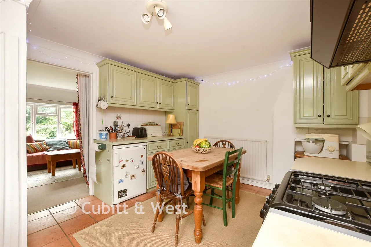 Bedlow Lane, Cranleigh, GU6, photo 3