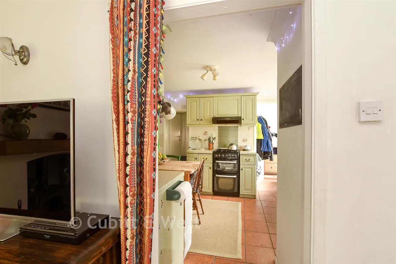 Bedlow Lane, Cranleigh, GU6, photo 4