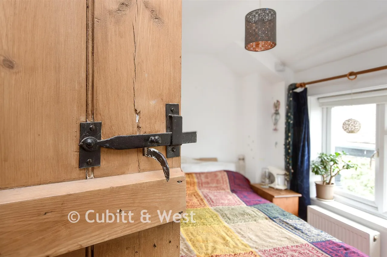 Bedlow Lane, Cranleigh, GU6, photo 8