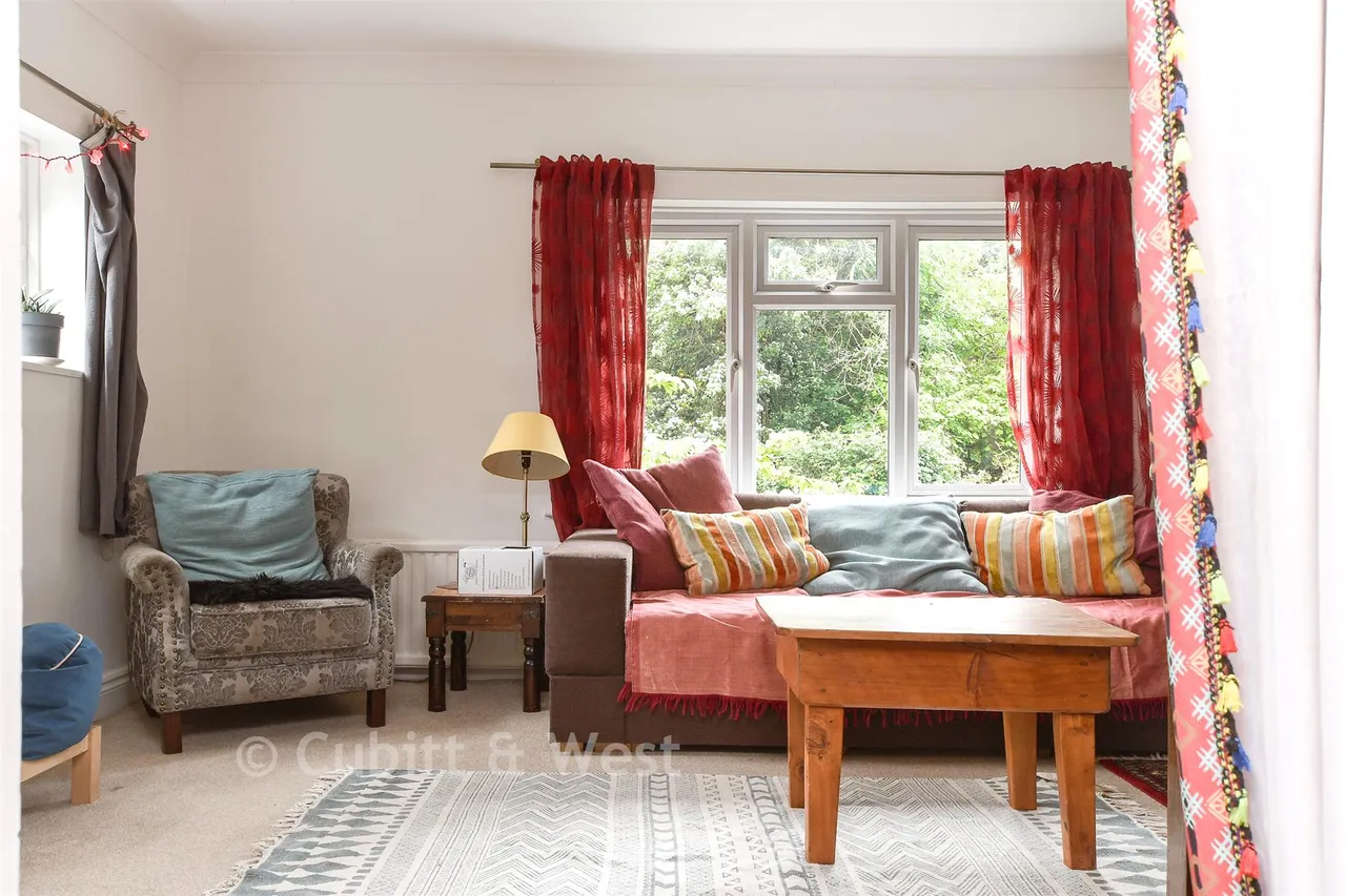 Bedlow Lane, Cranleigh, GU6, photo 2