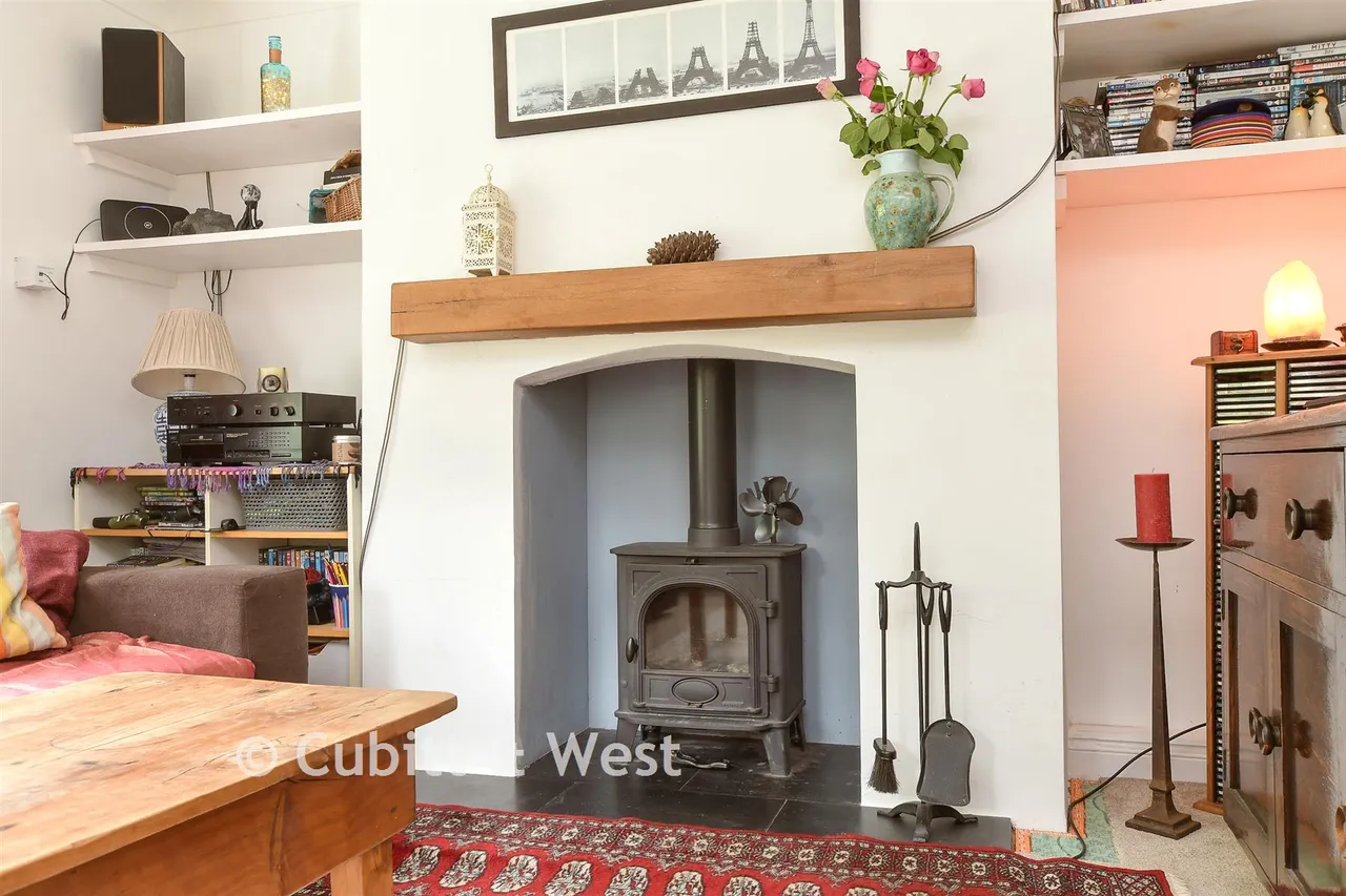 Bedlow Lane, Cranleigh, GU6, photo 7