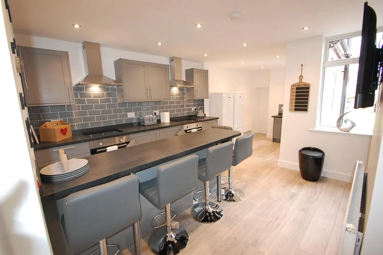 Calais Road, Burton upon Trent, DE13, photo 5