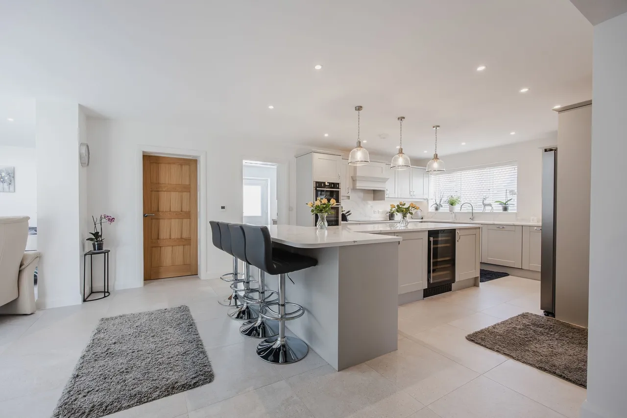 An Exceptional Home within a Bespoke, photo 3