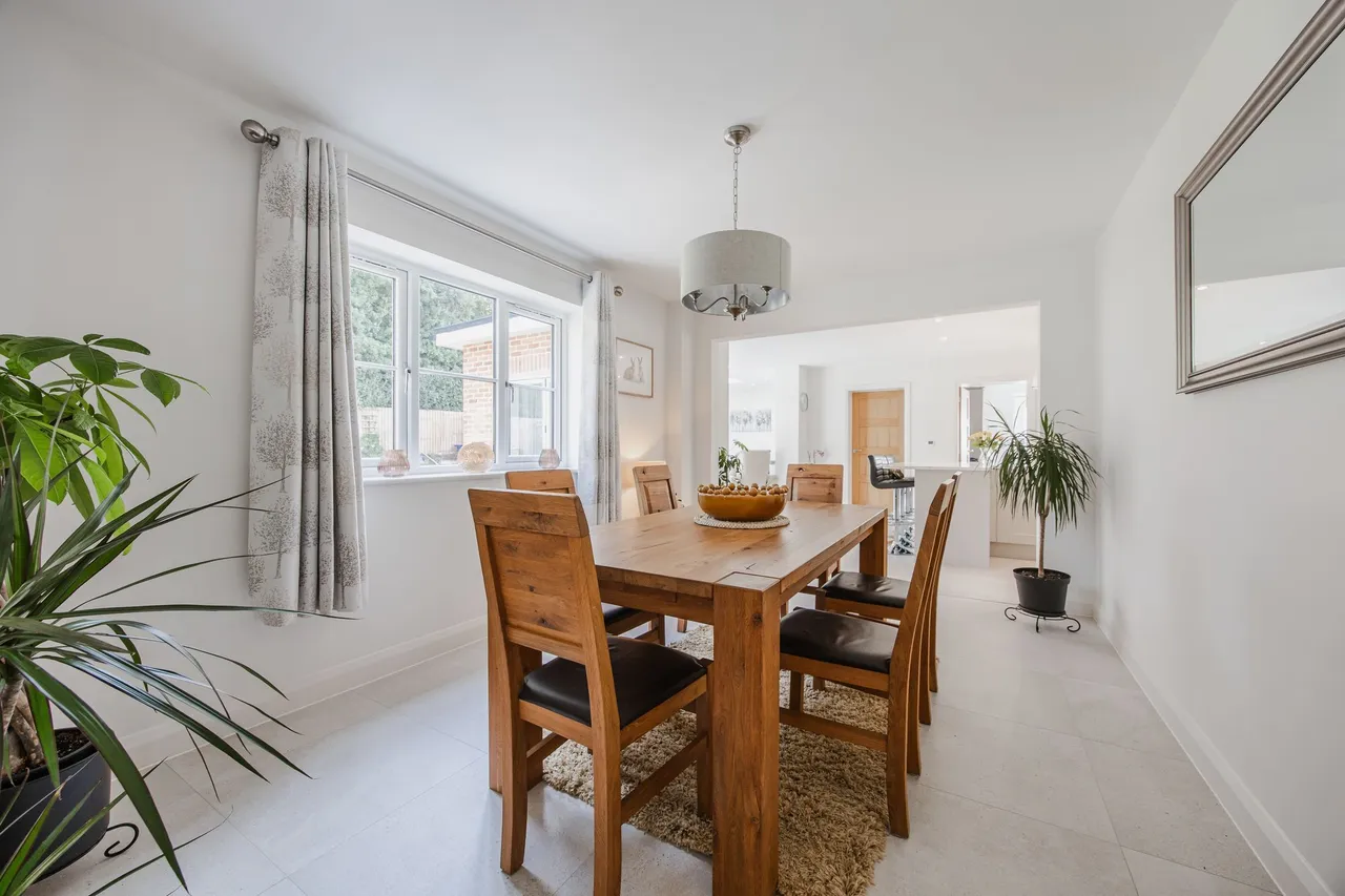 An Exceptional Home within a Bespoke, photo 12