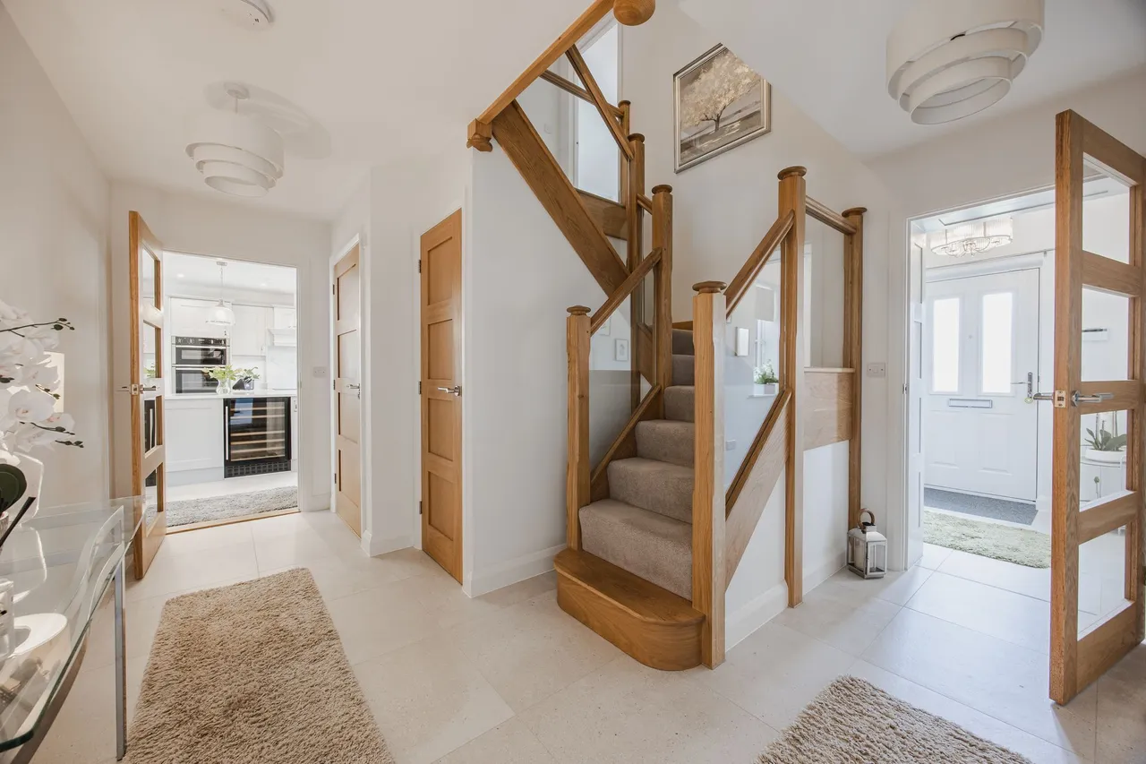 An Exceptional Home within a Bespoke, photo 7