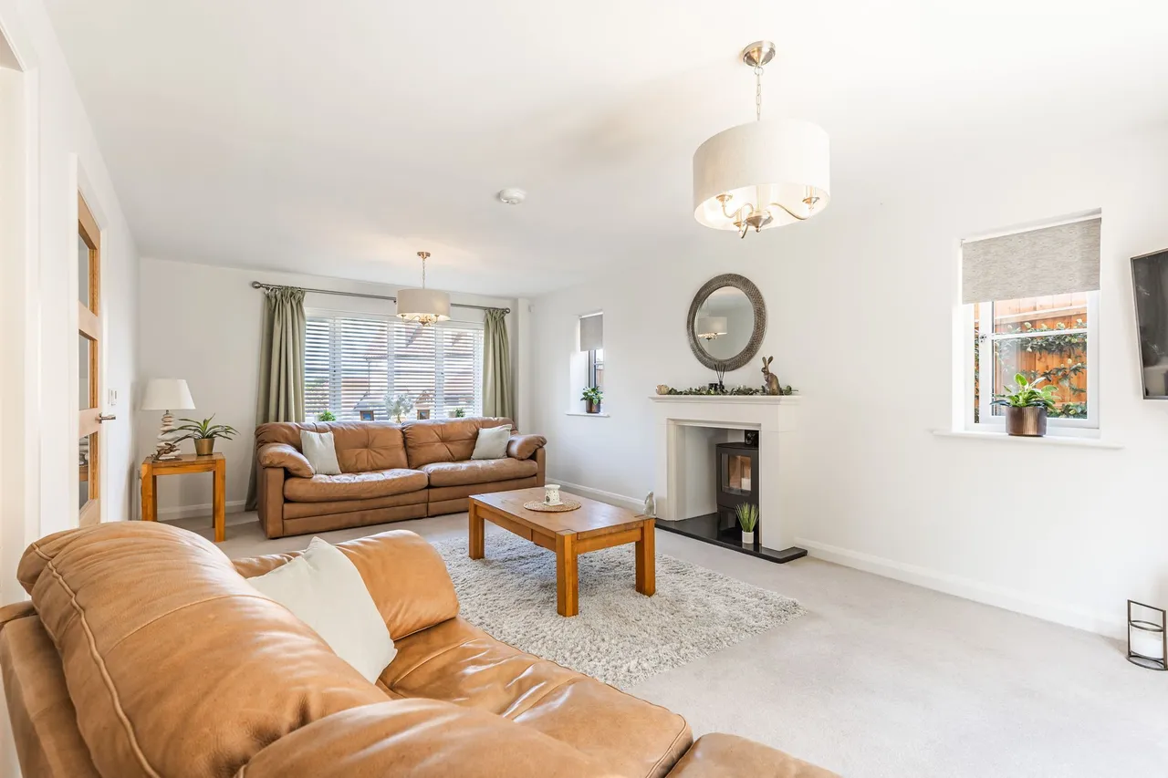 An Exceptional Home within a Bespoke, photo 11