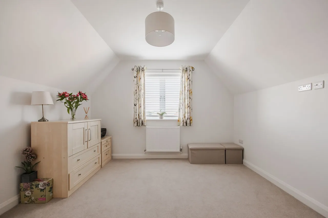 An Exceptional Home within a Bespoke, photo 19
