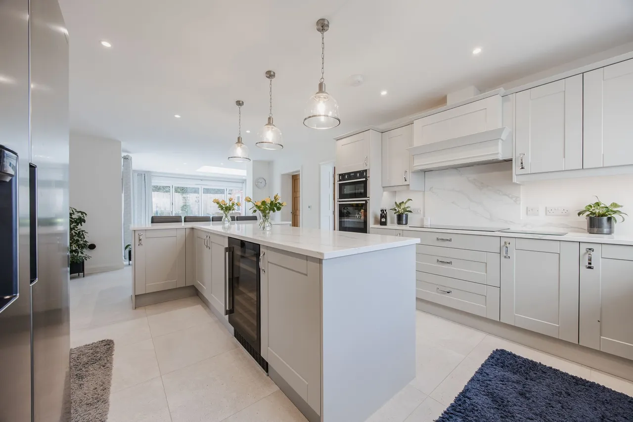 An Exceptional Home within a Bespoke, photo 5