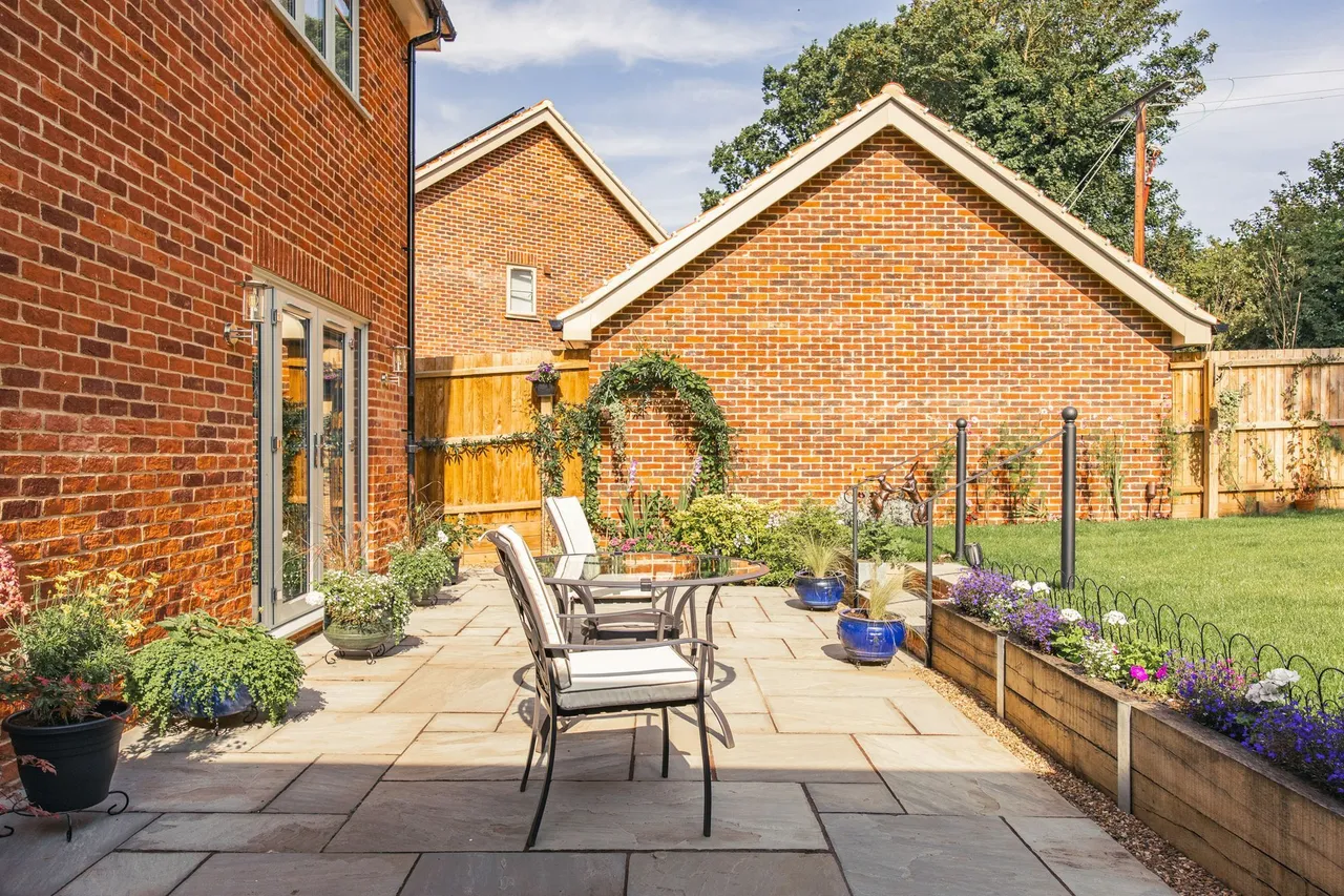 An Exceptional Home within a Bespoke, photo 23