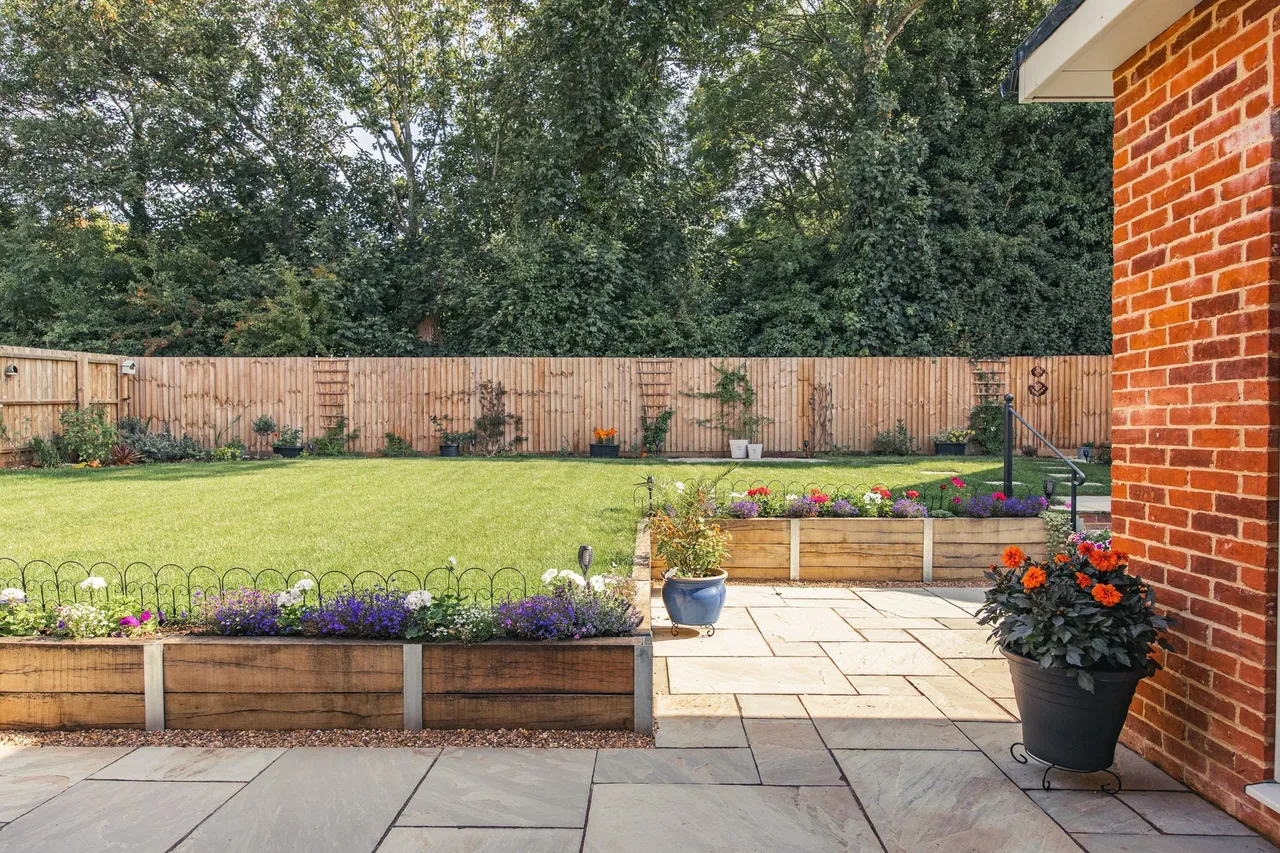 An Exceptional Home within a Bespoke, photo 21