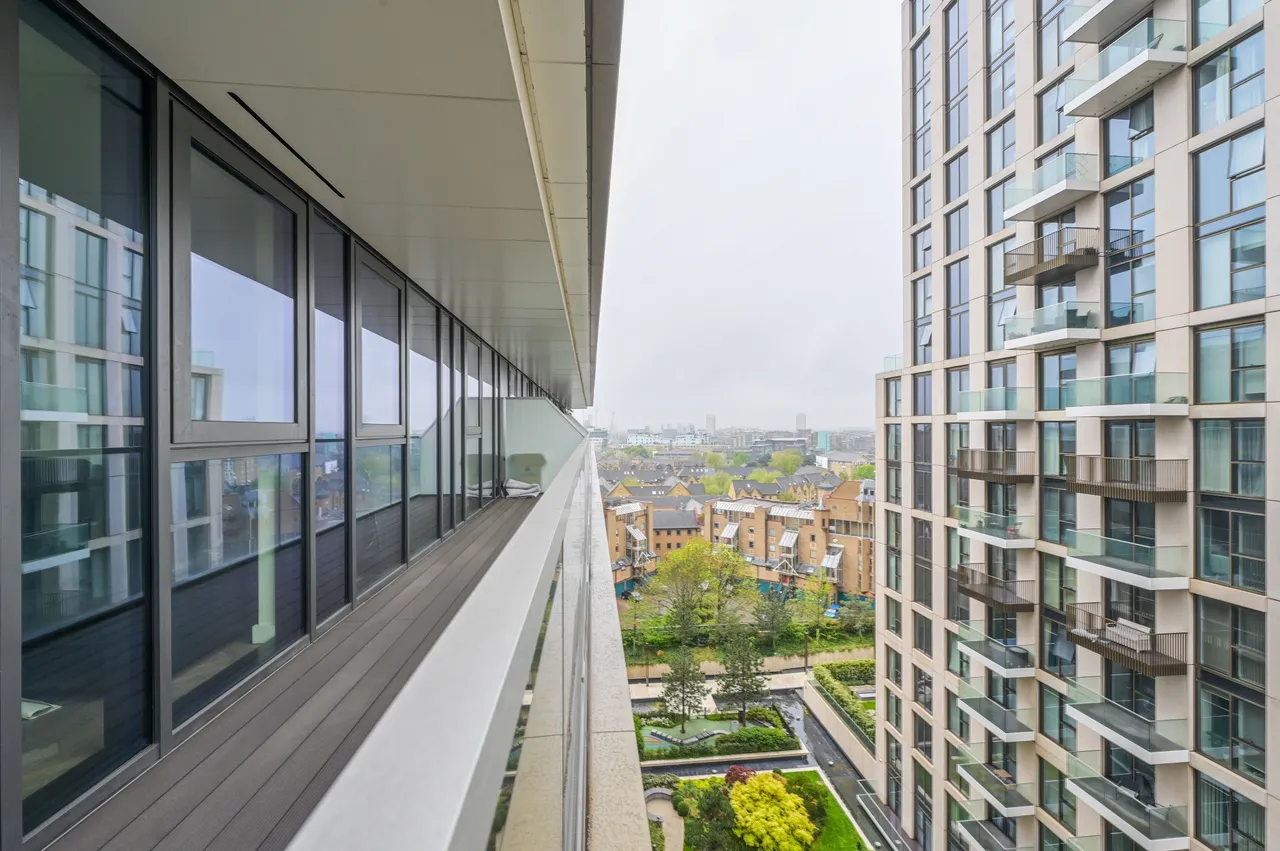 London, E1W, photo 4