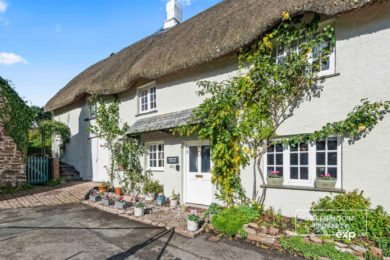 3 bed house for sale, The Square, Holbeton