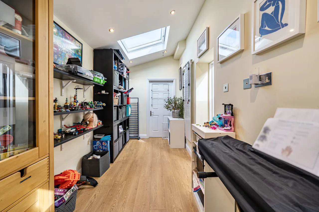 Copthall Road East, Ickenham, UB10, photo 15
