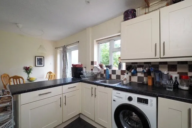 Alexandra Crescent, Beeston, Nottingham, Nottinghamshire, NG9, photo 2