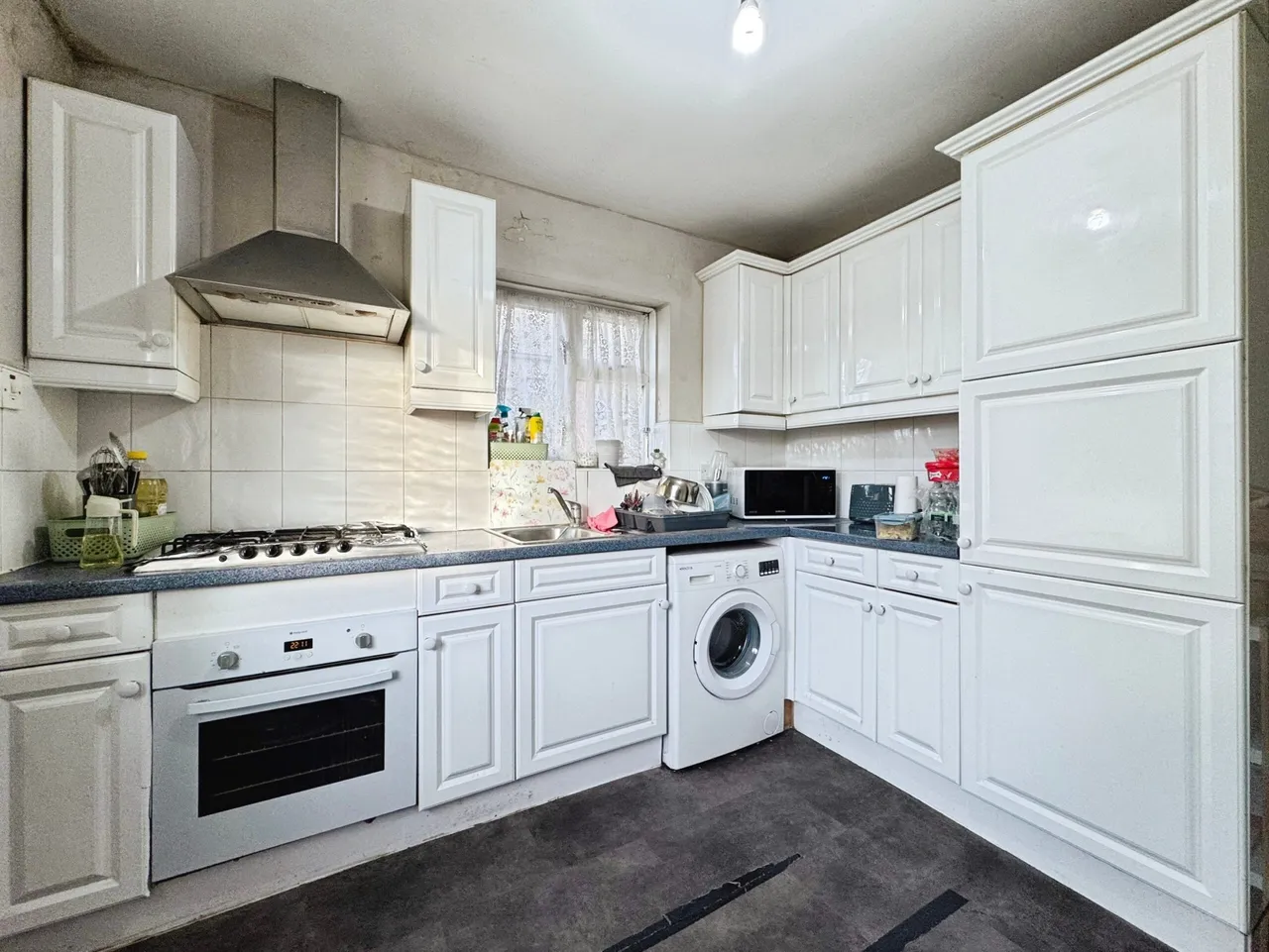 Camrose Avenue, Edgware, HA8, photo 6