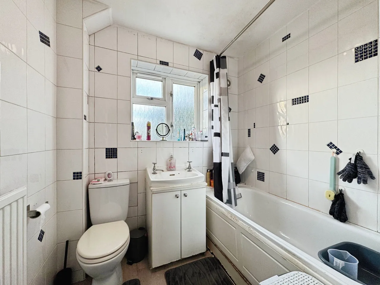 Camrose Avenue, Edgware, HA8, photo 8